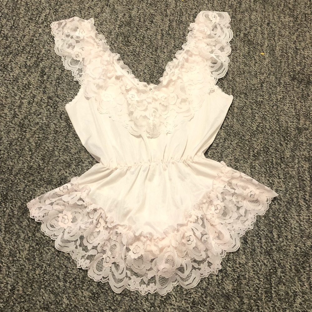 TEDDY BODYSUIT LACE FLORAL V-NECK PALE PINK SIZE MEDIUM